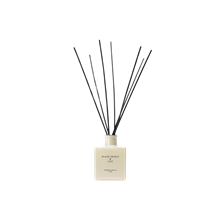 Black Orchid & Lily - L Reed Diffuser - 8.4 FL OZ